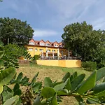 ホテル Hotel-restaurant Weinberg