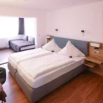 Hotel-restaurant Weinberg ホテル 3*