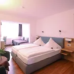 Hotel-restaurant Weinberg ホテル Artern